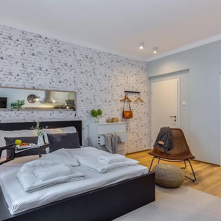 Adria Square Studios Риека Экстерьер фото