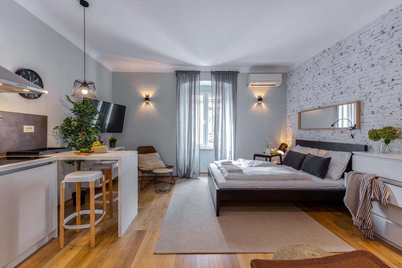 Adria Square Studios Риека Экстерьер фото