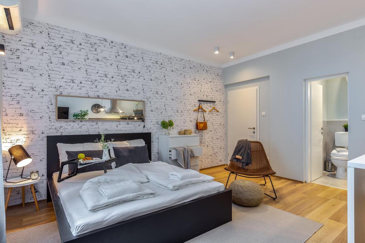 Adria Square Studios Риека Экстерьер фото