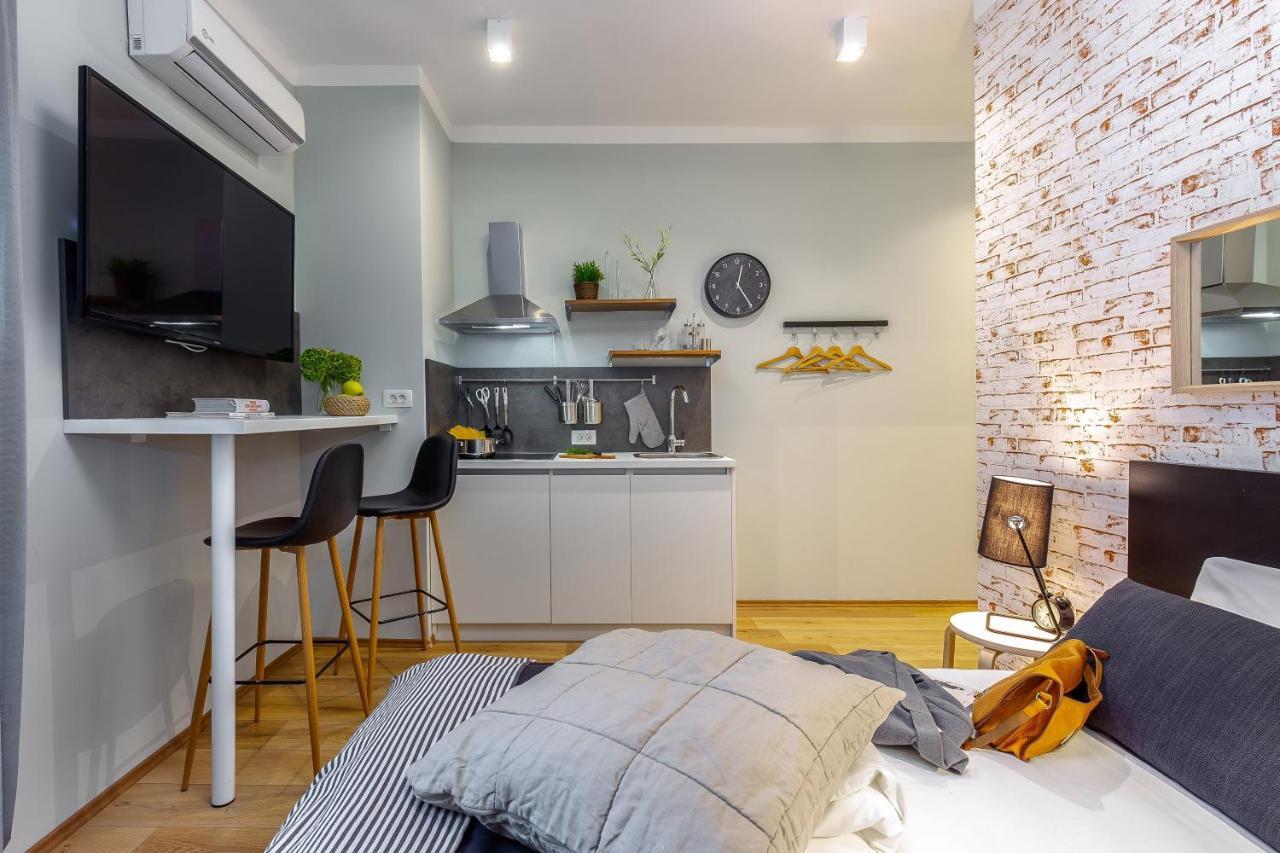 Adria Square Studios Риека Экстерьер фото
