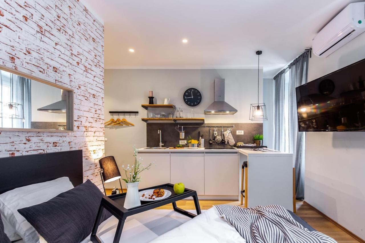Adria Square Studios Риека Экстерьер фото