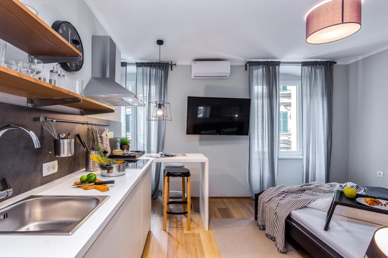 Adria Square Studios Риека Экстерьер фото