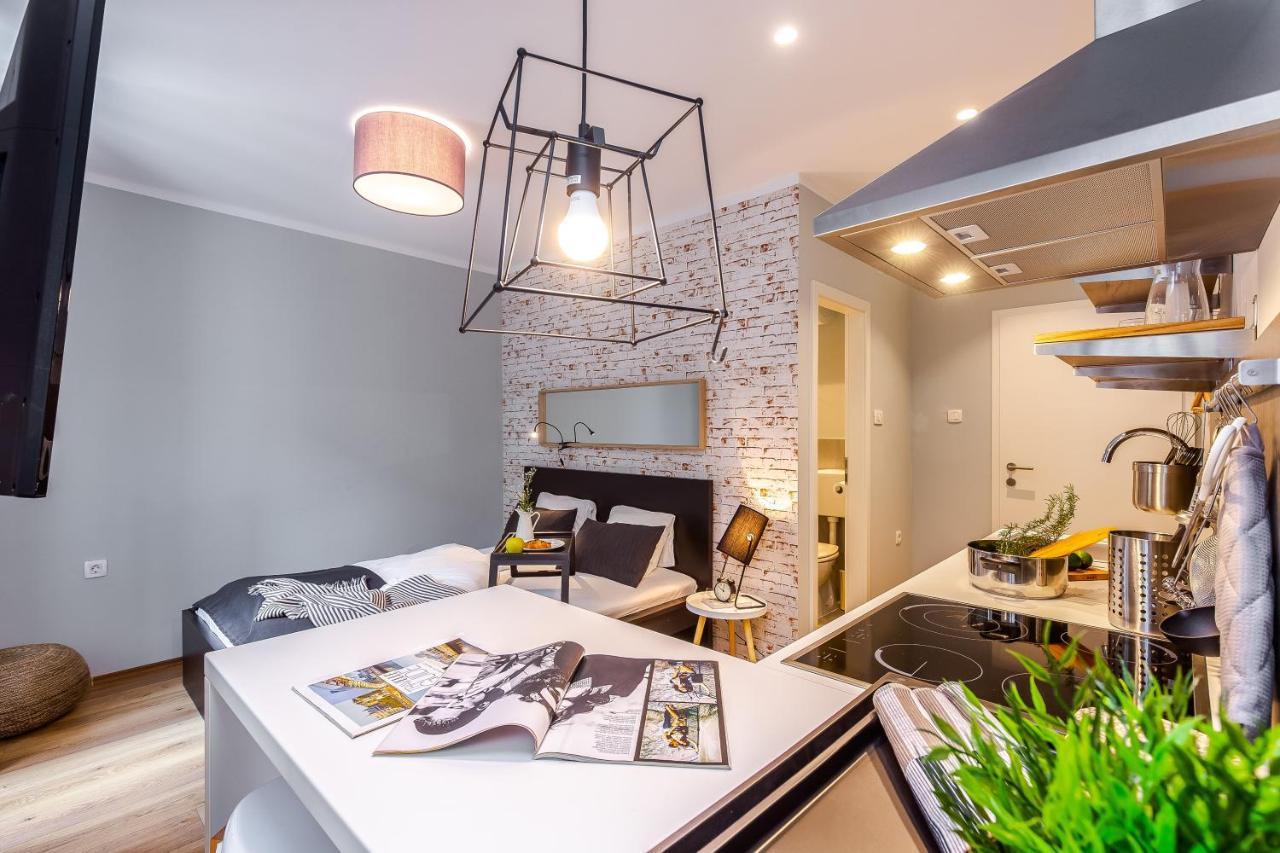 Adria Square Studios Риека Экстерьер фото
