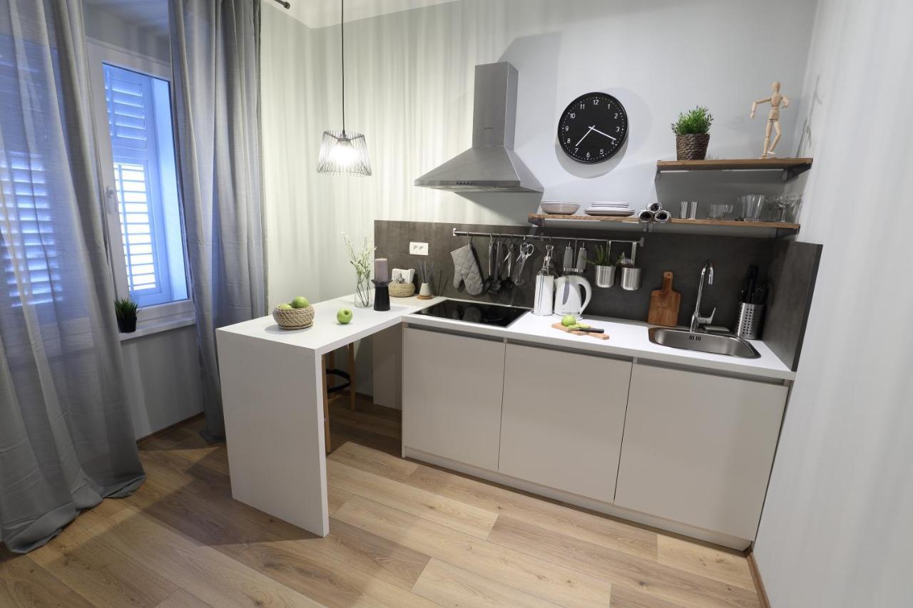 Adria Square Studios Риека Экстерьер фото