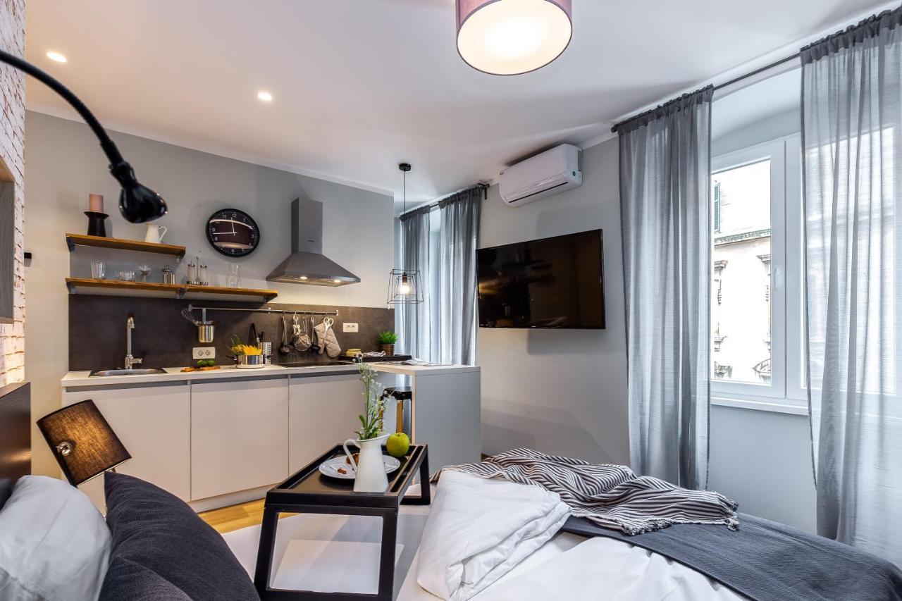 Adria Square Studios Риека Экстерьер фото