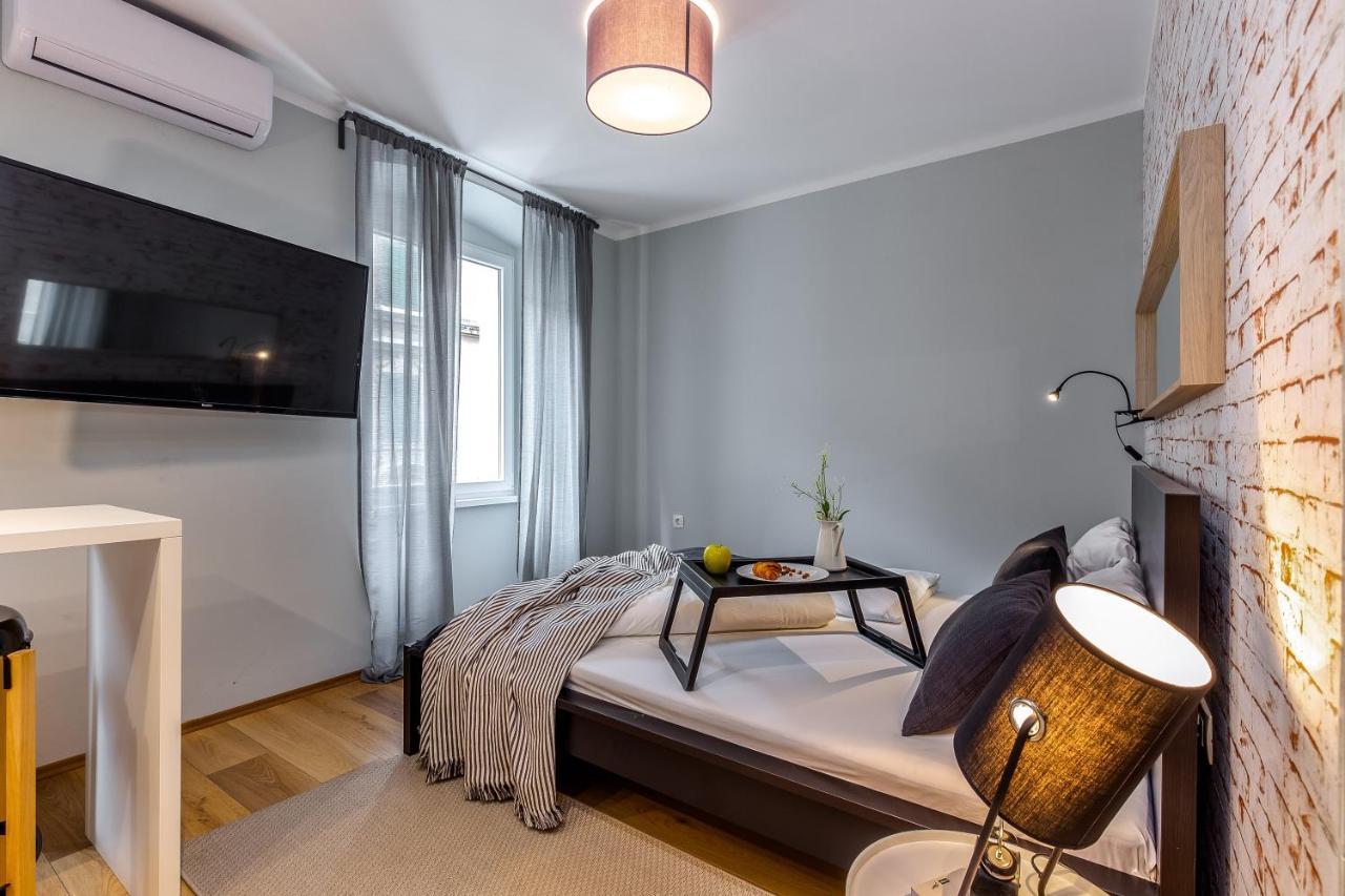Adria Square Studios Риека Экстерьер фото