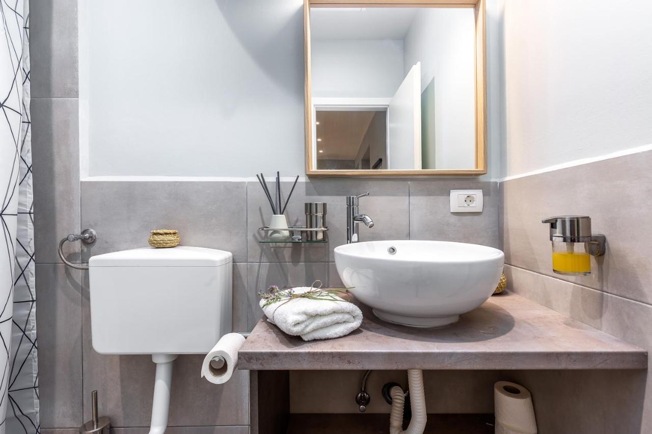 Adria Square Studios Риека Экстерьер фото
