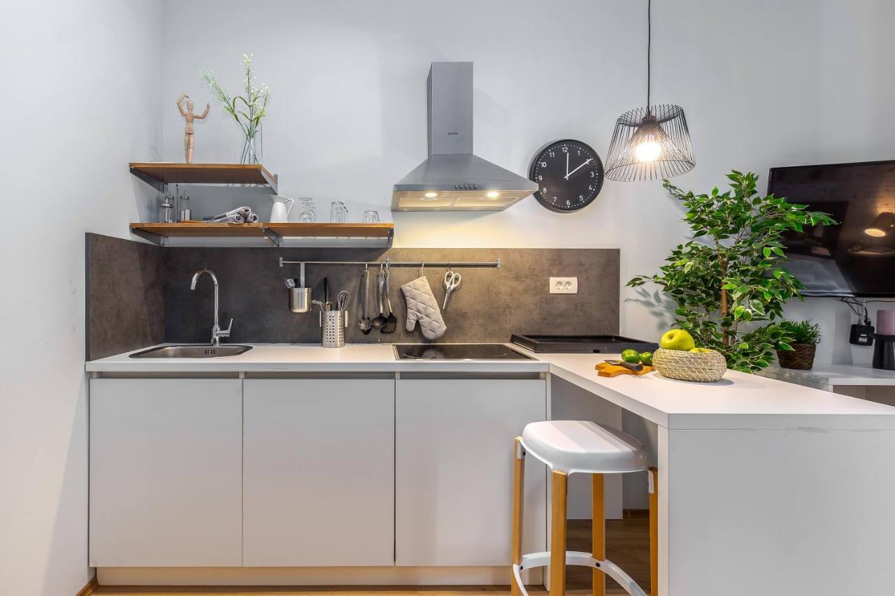 Adria Square Studios Риека Экстерьер фото