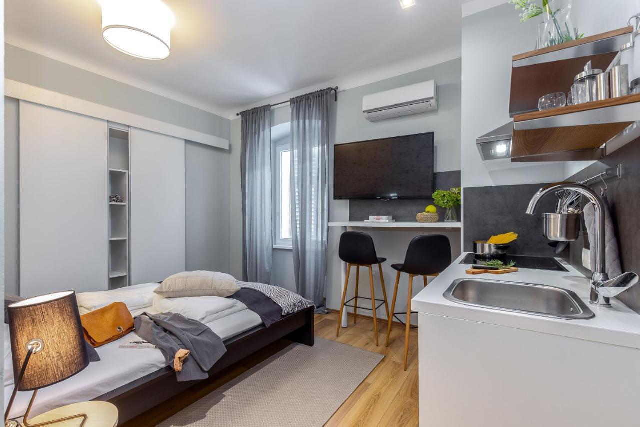 Adria Square Studios Риека Экстерьер фото