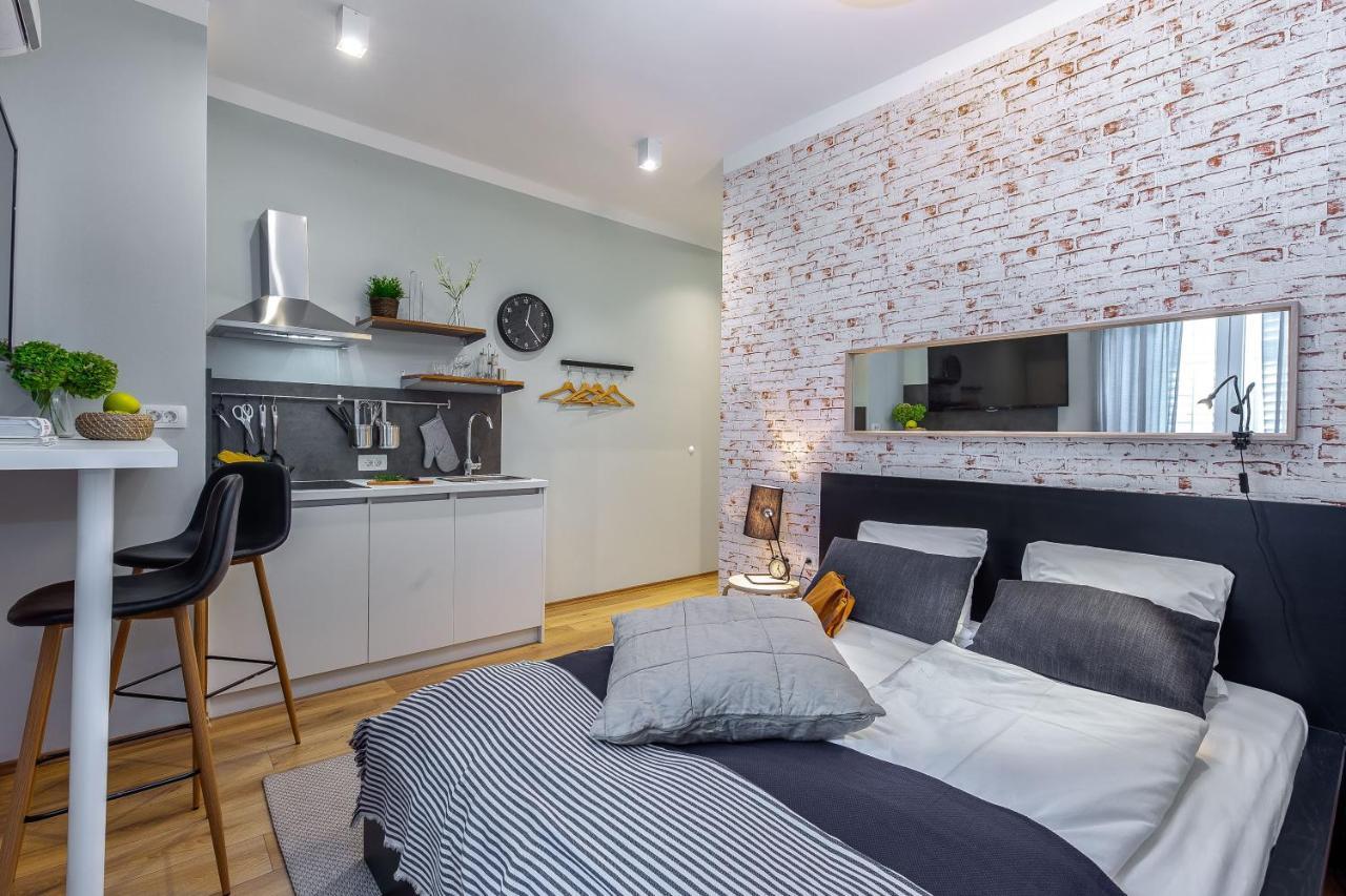 Adria Square Studios Риека Экстерьер фото