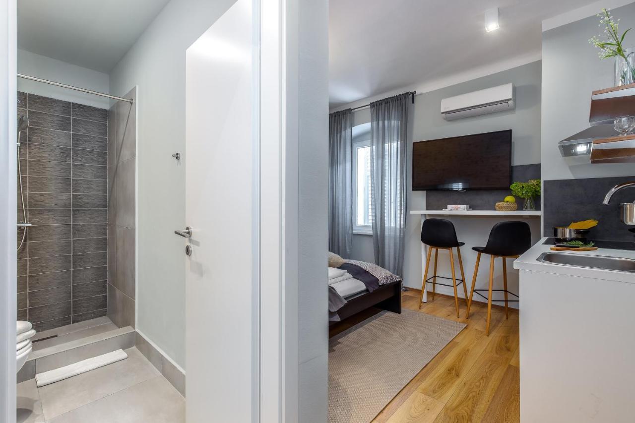 Adria Square Studios Риека Экстерьер фото